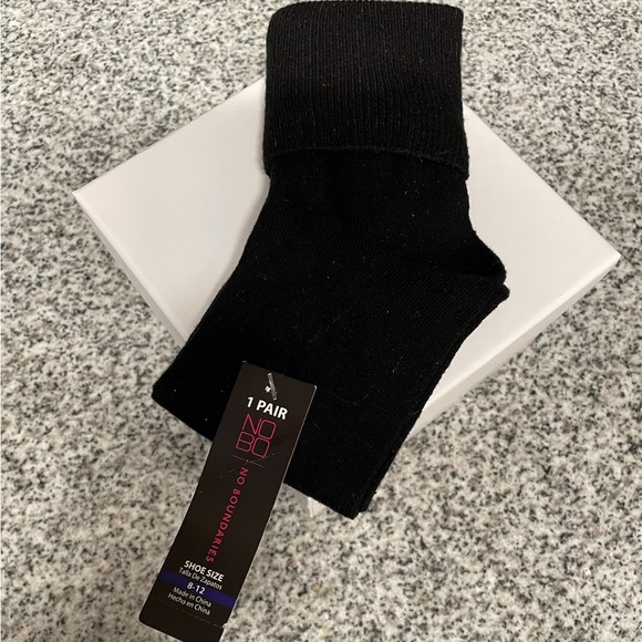 NWT “NOBO” Black “TURN CUFF” Socks-( NO BOUNDARIES) - Fits for Shoe Sizes 8-12 - Picture 3 of 10